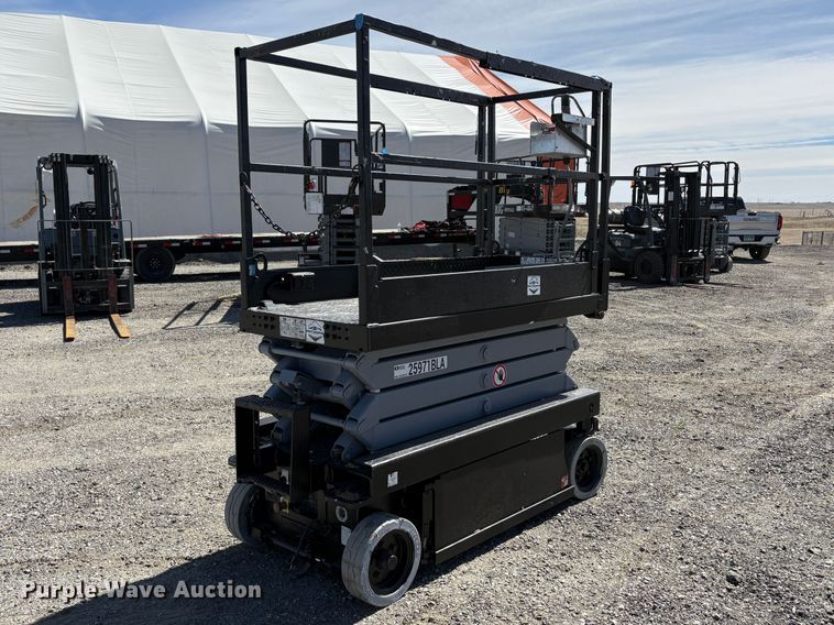 image for item EC8997 2014 Skyjack SJ1I-3219 scissor lift