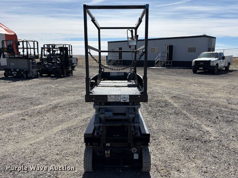 image for item EC8997 2014 Skyjack SJ1I-3219 scissor lift