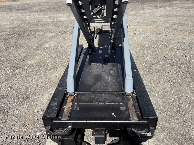 image for item EC8997 2014 Skyjack SJ1I-3219 scissor lift