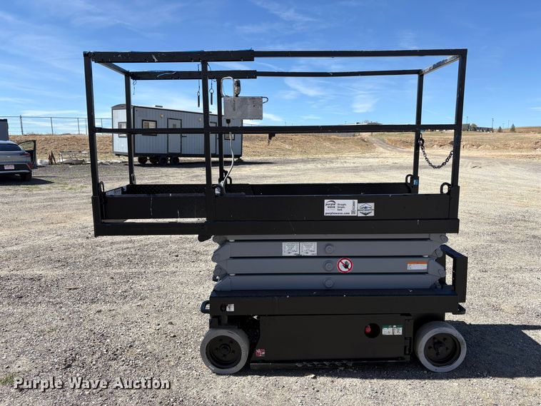 image for item EC8997 2014 Skyjack SJ1I-3219 scissor lift