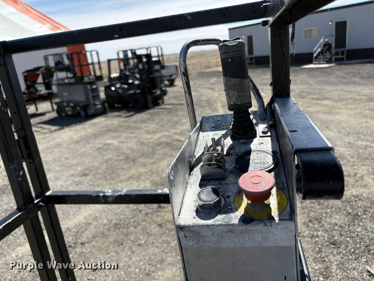 image for item EC8997 2014 Skyjack SJ1I-3219 scissor lift