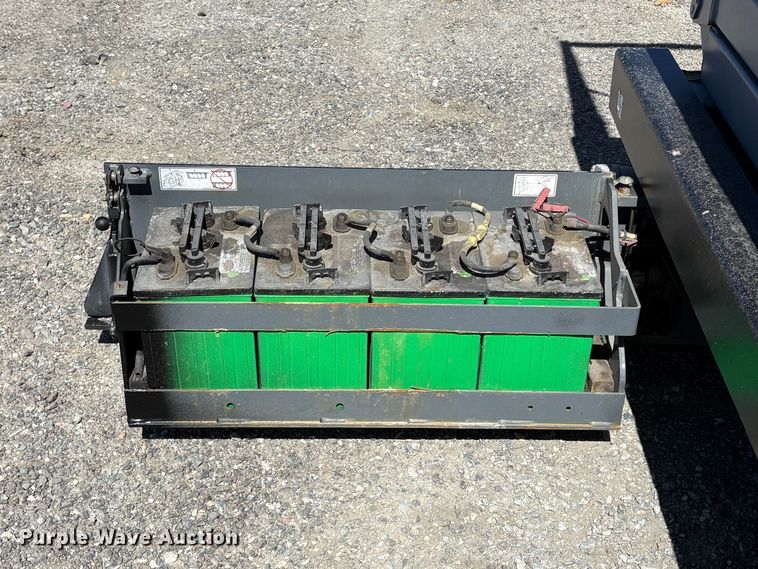 image for item EC8997 2014 Skyjack SJ1I-3219 scissor lift