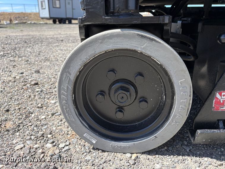 image for item EC8997 2014 Skyjack SJ1I-3219 scissor lift