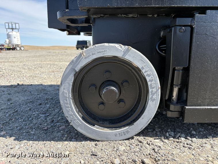 image for item EC8997 2014 Skyjack SJ1I-3219 scissor lift