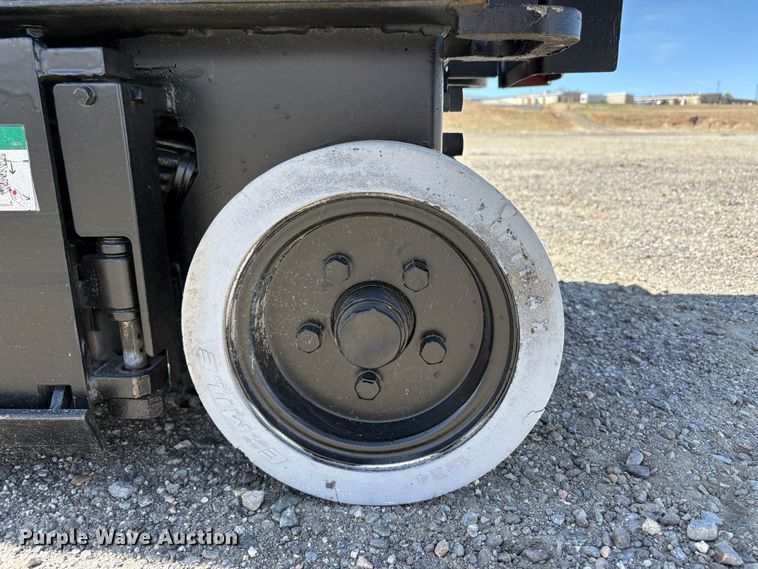 image for item EC8997 2014 Skyjack SJ1I-3219 scissor lift