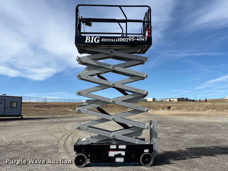 image for item ED0002 2016 Genie GS-4047 scissor lift