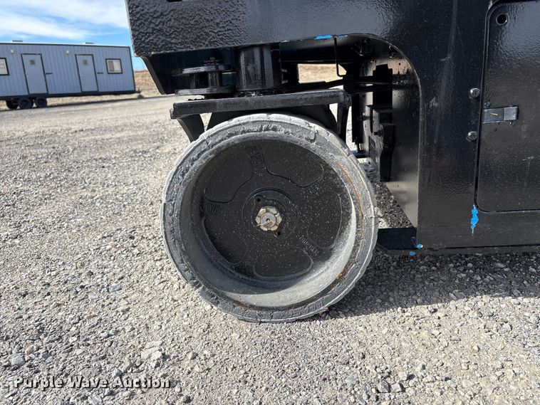 image for item ED0002 2016 Genie GS-4047 scissor lift