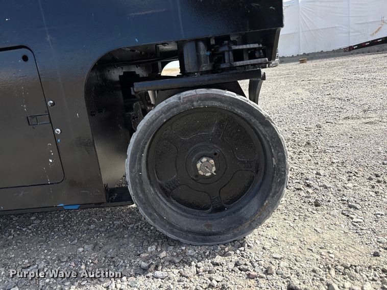 image for item ED0002 2016 Genie GS-4047 scissor lift