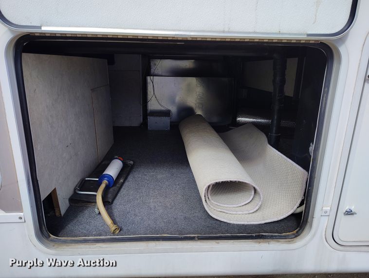 image for item ED0013 2006 HitchHiker II LS camper