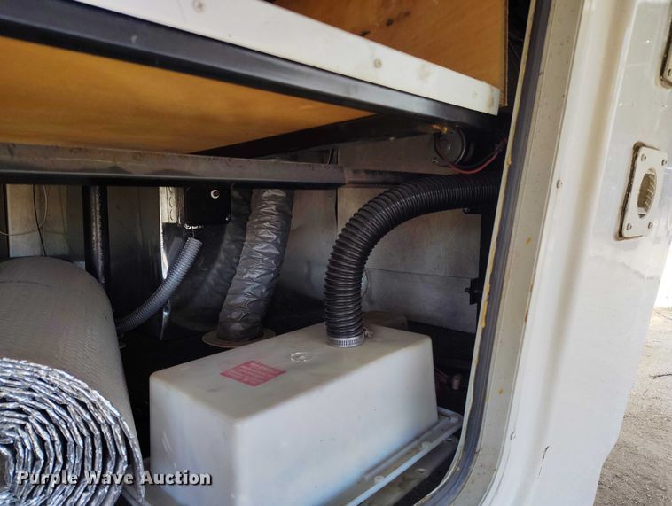 image for item ED0013 2006 HitchHiker II LS camper