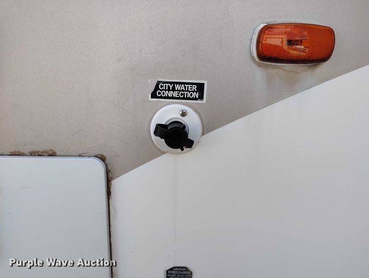 image for item ED0013 2006 HitchHiker II LS camper