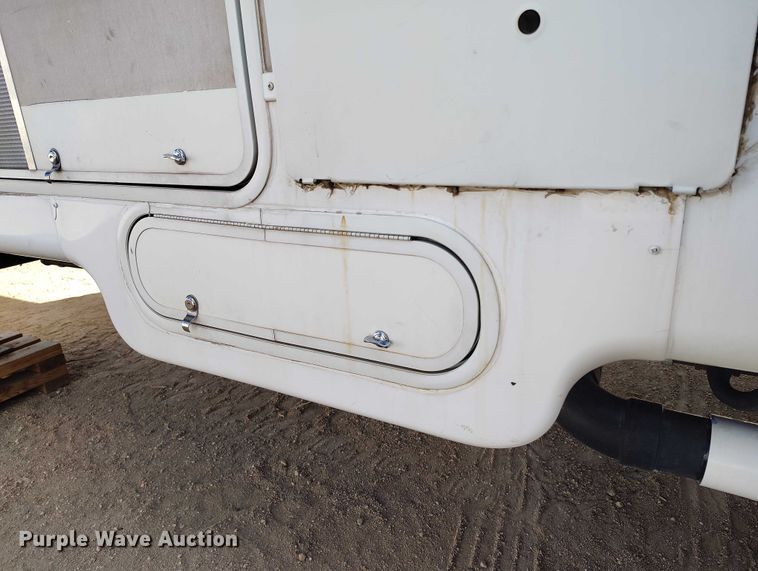 image for item ED0013 2006 HitchHiker II LS camper