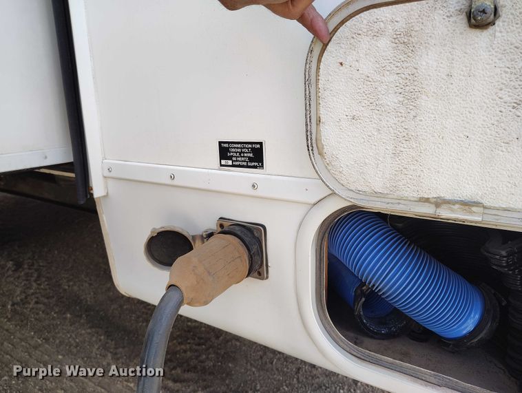 image for item ED0013 2006 HitchHiker II LS camper