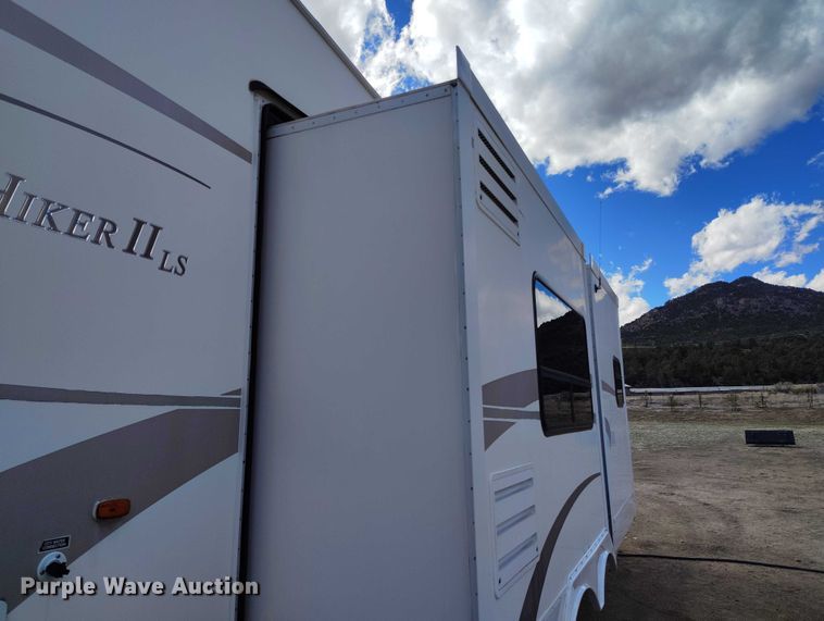 image for item ED0013 2006 HitchHiker II LS camper