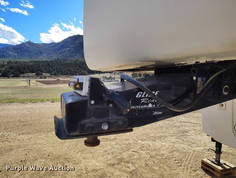 image for item ED0013 2006 HitchHiker II LS camper