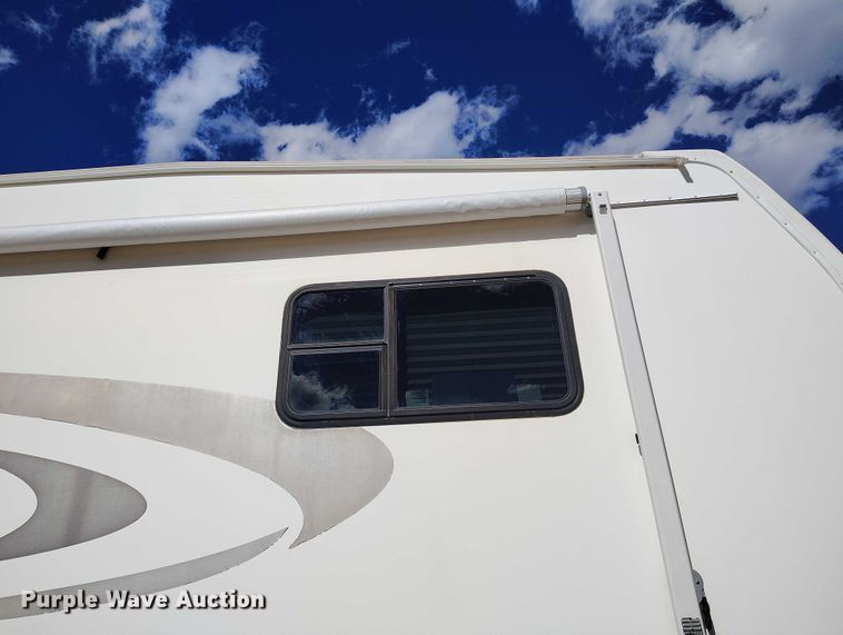 image for item ED0013 2006 HitchHiker II LS camper