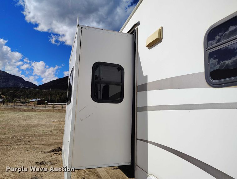 image for item ED0013 2006 HitchHiker II LS camper
