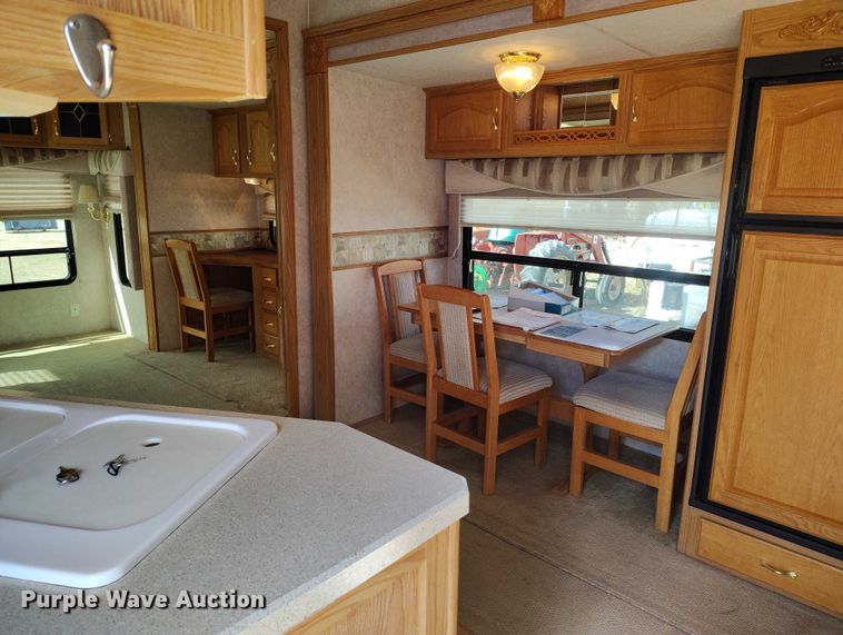image for item ED0013 2006 HitchHiker II LS camper