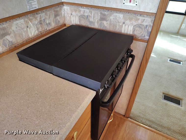 image for item ED0013 2006 HitchHiker II LS camper