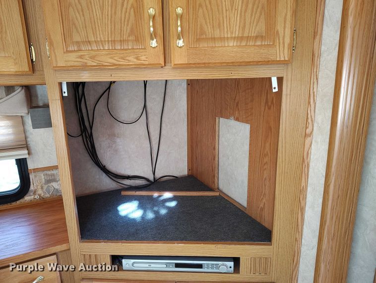 image for item ED0013 2006 HitchHiker II LS camper