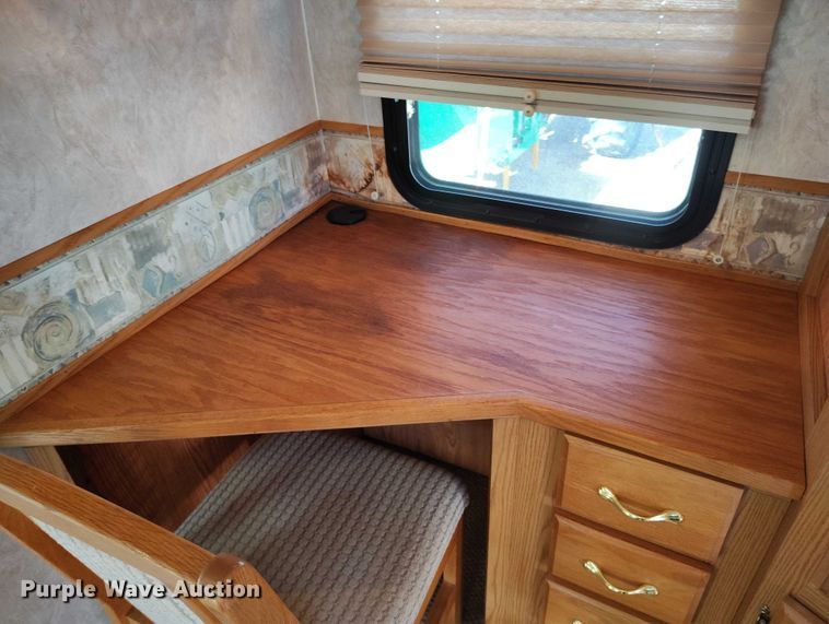 image for item ED0013 2006 HitchHiker II LS camper