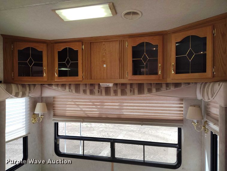 image for item ED0013 2006 HitchHiker II LS camper