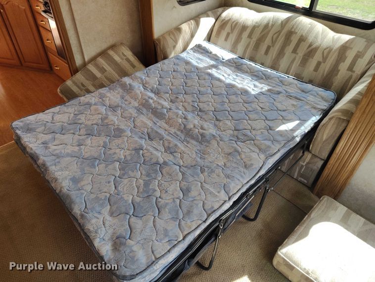 image for item ED0013 2006 HitchHiker II LS camper