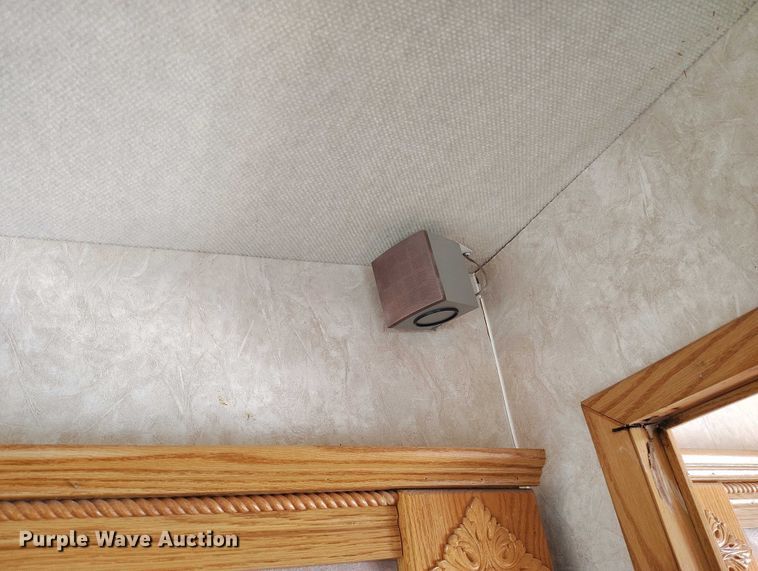 image for item ED0013 2006 HitchHiker II LS camper
