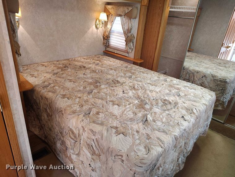 image for item ED0013 2006 HitchHiker II LS camper