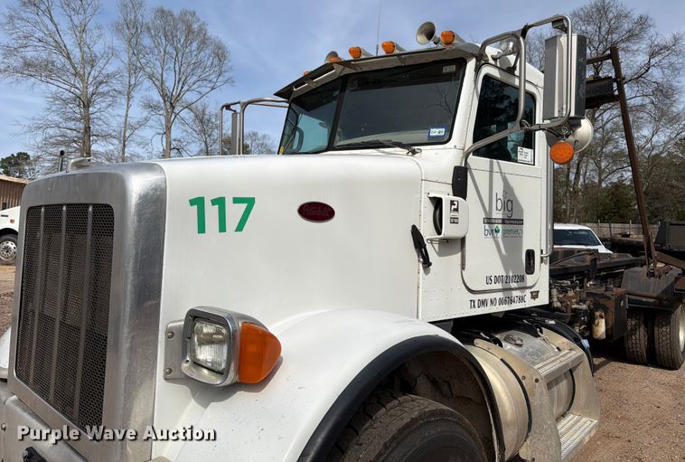 image for item ED5132 2014 Peterbilt 365 roll-off container truck