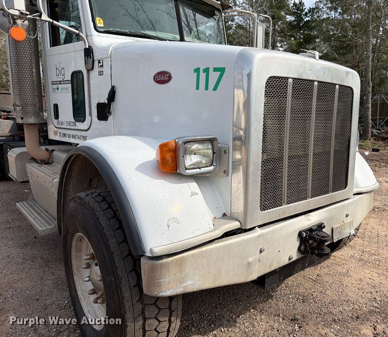 image for item ED5132 2014 Peterbilt 365 roll-off container truck