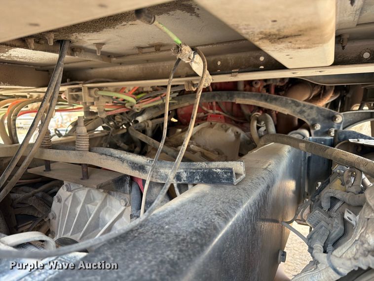 image for item ED5132 2014 Peterbilt 365 roll-off container truck