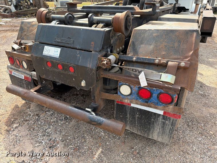 image for item ED5132 2014 Peterbilt 365 roll-off container truck