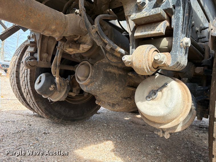 image for item ED5132 2014 Peterbilt 365 roll-off container truck