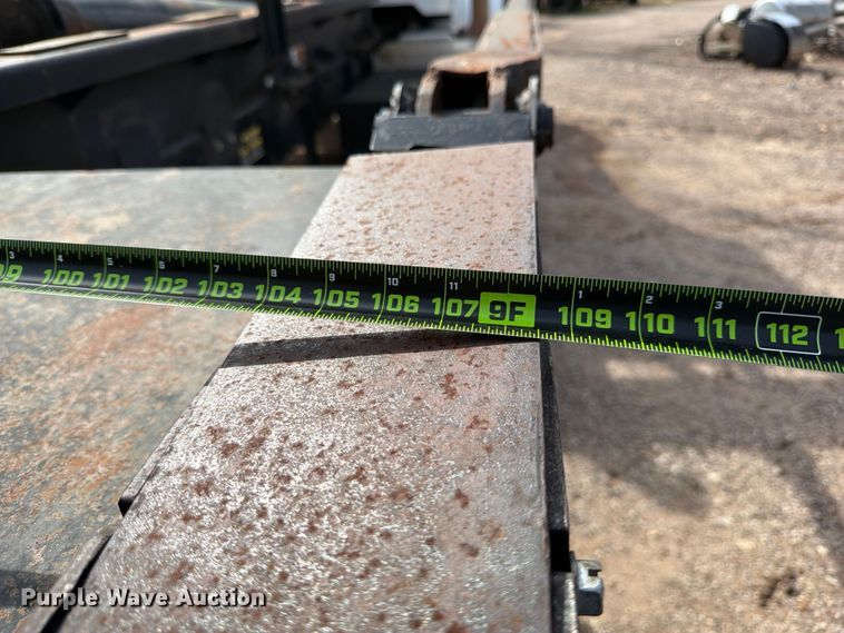 image for item ED5132 2014 Peterbilt 365 roll-off container truck