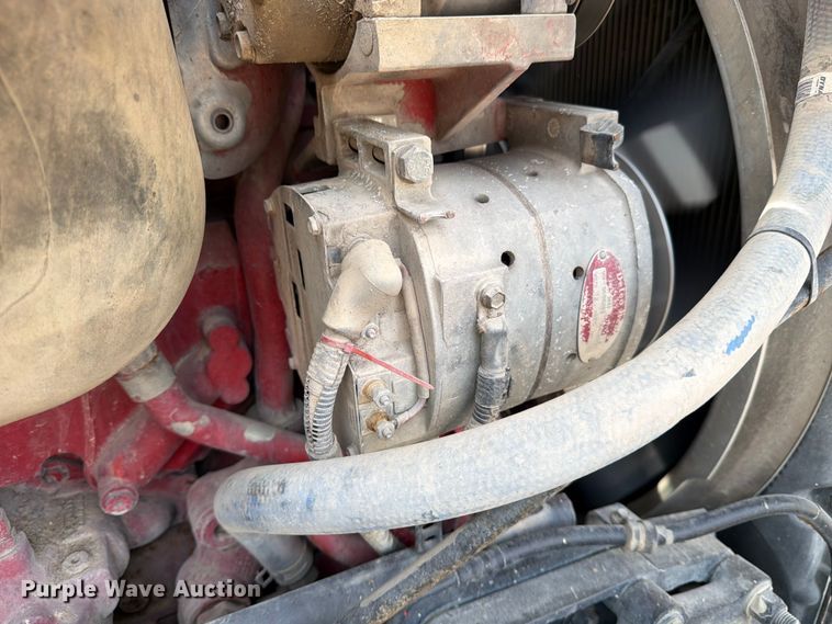 image for item ED5132 2014 Peterbilt 365 roll-off container truck