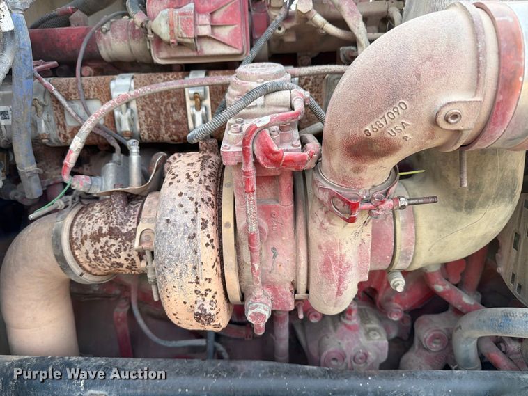 image for item ED5132 2014 Peterbilt 365 roll-off container truck