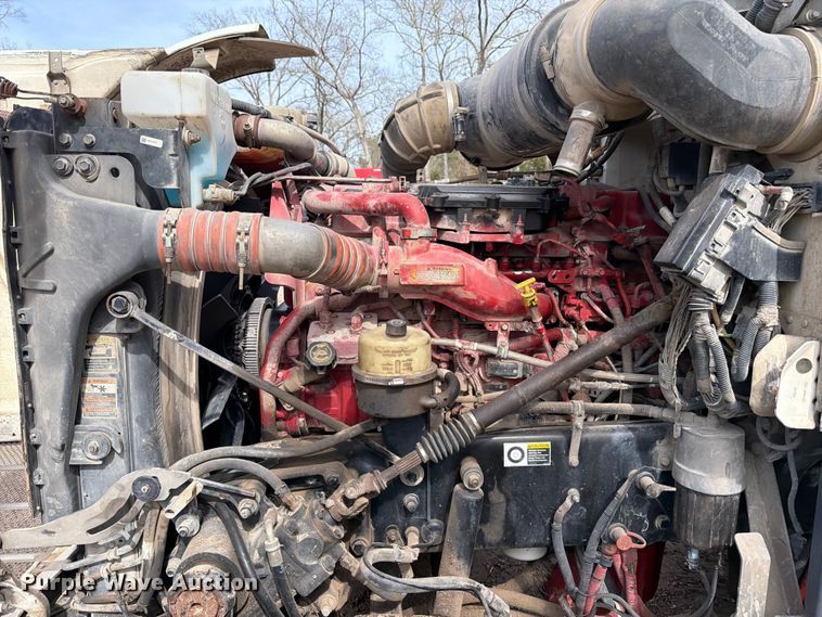 image for item ED5132 2014 Peterbilt 365 roll-off container truck