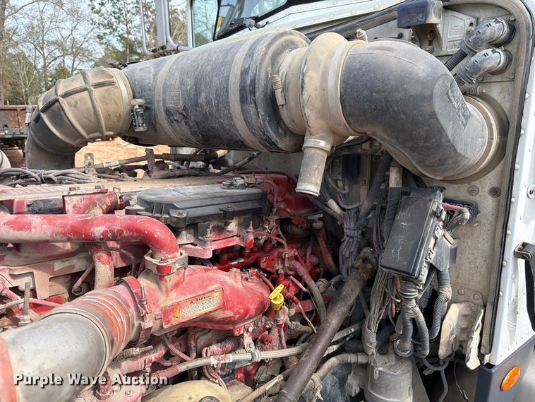 image for item ED5132 2014 Peterbilt 365 roll-off container truck