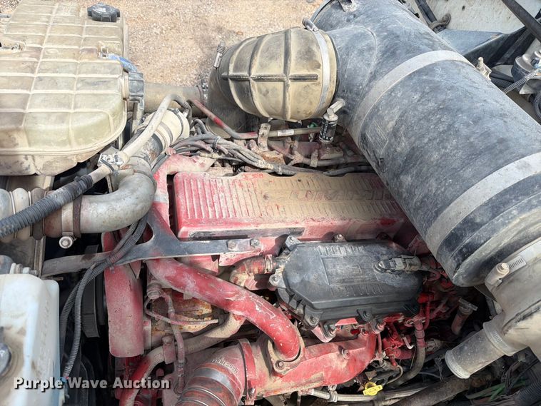 image for item ED5132 2014 Peterbilt 365 roll-off container truck