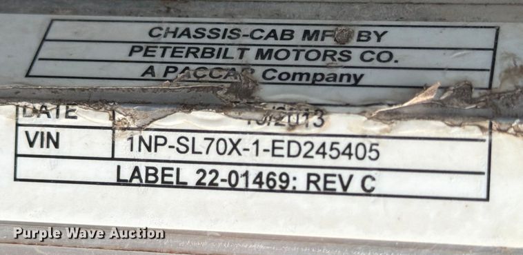 image for item ED5132 2014 Peterbilt 365 roll-off container truck