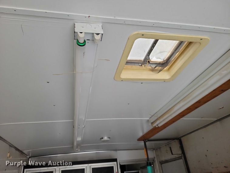 image for item EE0923 1998 United Express Line Inc enclosed cargo trailer
