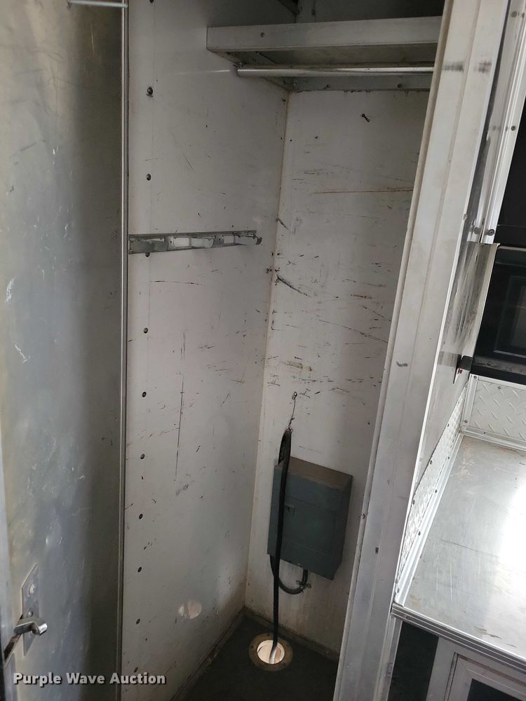 image for item EE0923 1998 United Express Line Inc enclosed cargo trailer