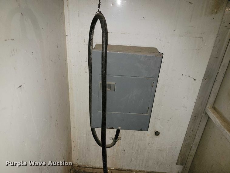 image for item EE0923 1998 United Express Line Inc enclosed cargo trailer