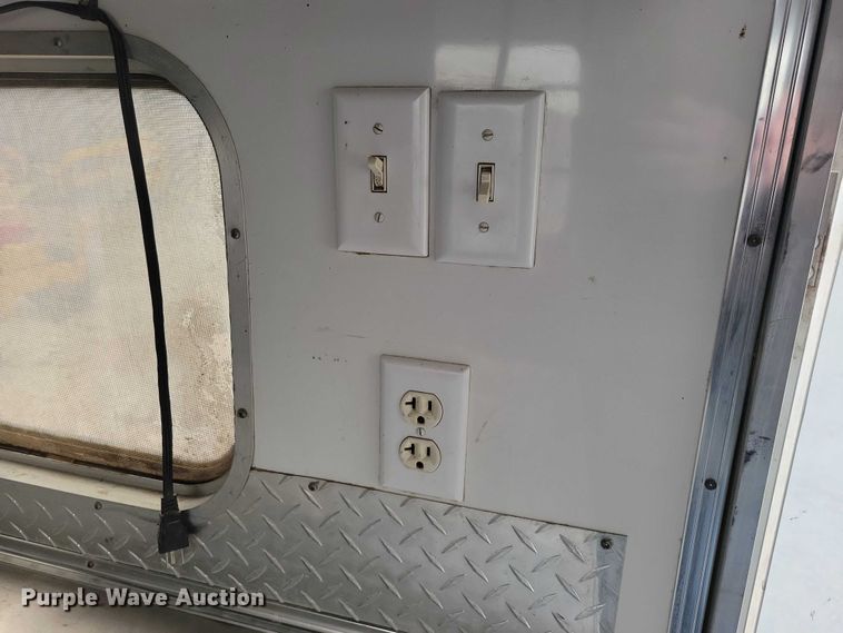 image for item EE0923 1998 United Express Line Inc enclosed cargo trailer