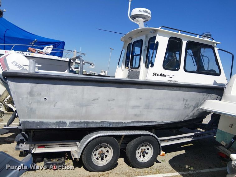 image for item EE5225 1992 SeaArk boat