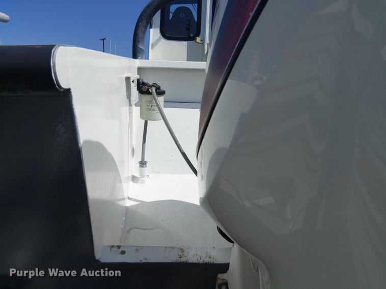 image for item EE5225 1992 SeaArk boat