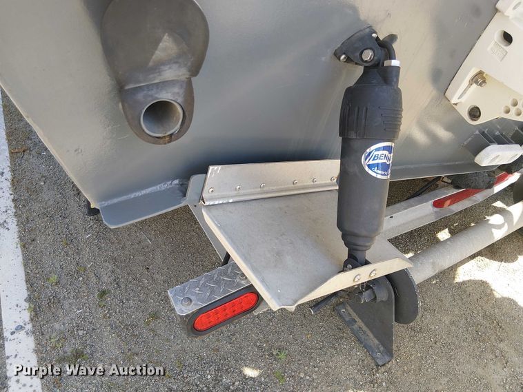 image for item EE5225 1992 SeaArk boat