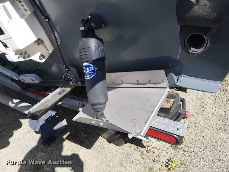 image for item EE5225 1992 SeaArk boat