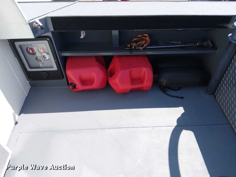 image for item EE5225 1992 SeaArk boat